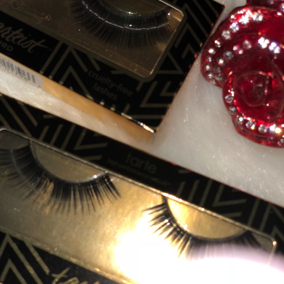 False eyelashes - Picture 2 of 3